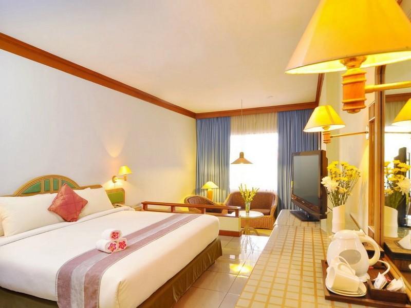Hotel Cirebon Plaza Buitenkant foto